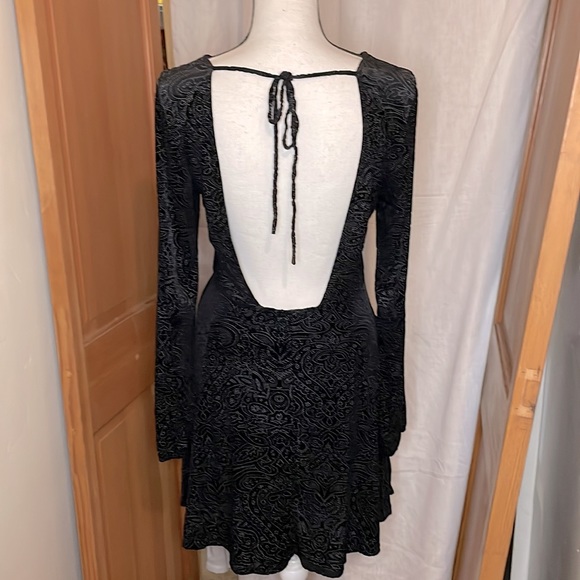 Ecoté black velvet backless dress size L - Picture 4 of 5